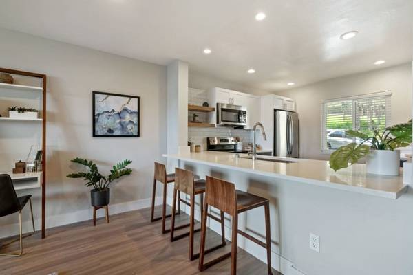 $5,262 / 2br - 1160ft2 - Barbecue Area, Resort-Style Swimming Pool, Fireplace (mill valley)63851966037121120