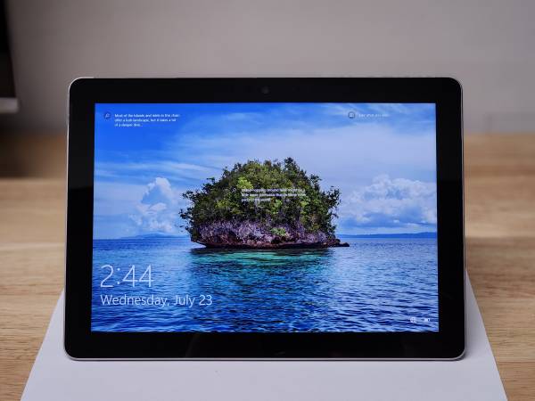 Microsoft Surface: Windows 11 Pro, 5GHz Wi-Fi, Bluetooth