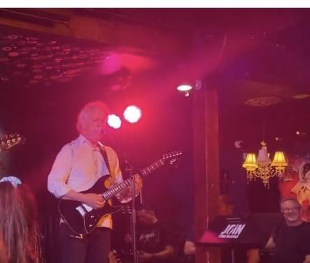 Older guitarist (and sometimes bassist) looking to collaborate and jam 1