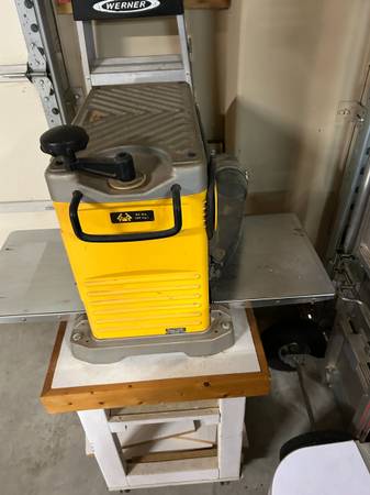 DeWalt 12 1/2" HD Portable Thickness Planer 1