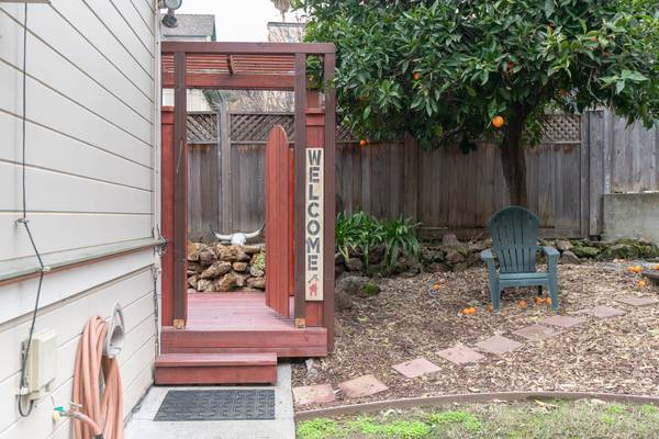 CHARMING BRIGHT STUDIO / PRIVATE LARGE DECK 1