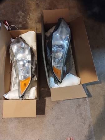 Toyota Camry headlights L & R 1
