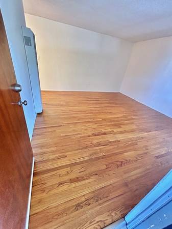 $1,825 / 1br - 650ft2 - Large Downstairs 1b/1b, Laundry, Courtyard (Euclid #10) (Talmadge)63954709785602123