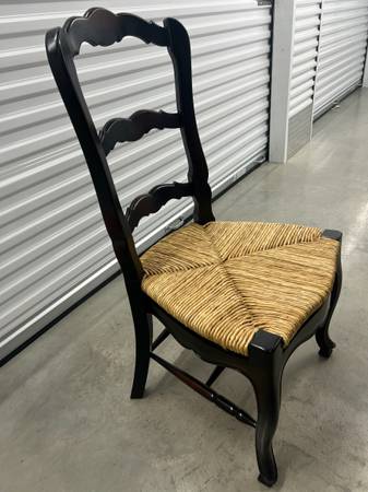 Z Gallery Vintage Kitchen Table with 6 Chairs 1