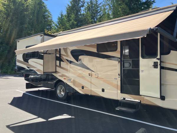Fleetwood Bounder 35E 2007 - $41.999 (Redmond)63471257137795120