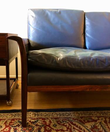 Sofá de cuero azul y palo rosa de mediados de siglo 88" - $4,200 (palo alto)63471477315715121