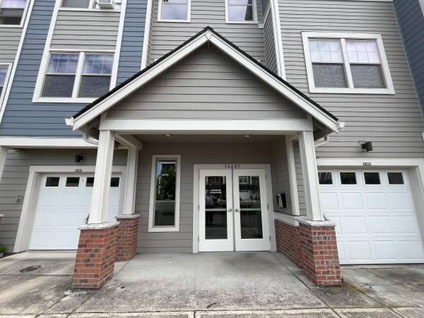 $1,695 / 1br - 634ft2 - Modern 1-Bedroom Apartment with Stylish Finishes & Private Patio (Portland)63672565024259121