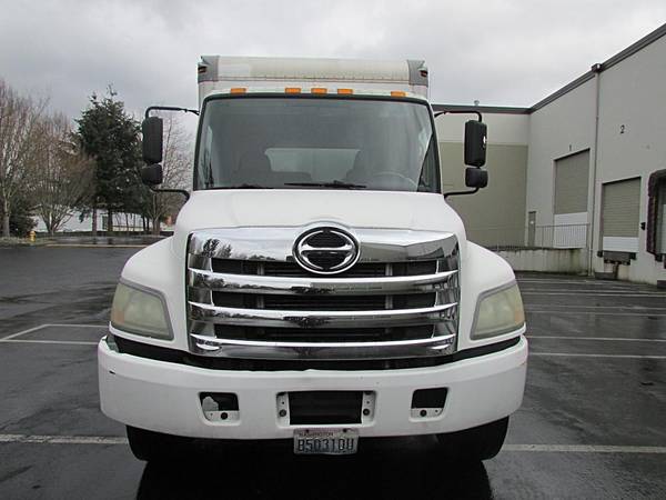 2011 Hino 268 Camión tipo caja de 20 pies, NO se necesita CDL, funciona y conduce excelente, con plataforma elevadora - $14995.0063623442054659121
