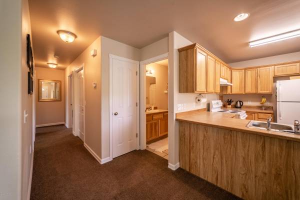 $2,000 / 3br - 1304ft2 - 8212 W Donna Marie Ln #163991793549314123