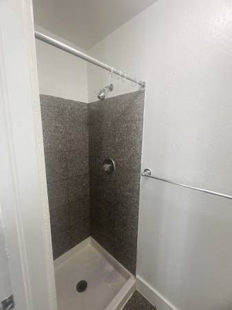 $1,595 Well-appointed Efficiency Unit with Private Bath near Trader Joe’s! (nob hill)63873332958593123