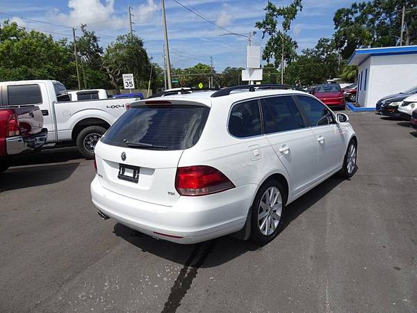 2014 Volkswagen Jetta SportWagen TDI 4 puertas 6 velocidades con techo solar - $6900.0063443482532097122