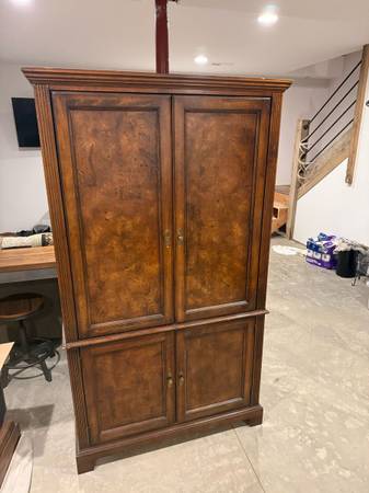 Cabinet / entertainment center 1