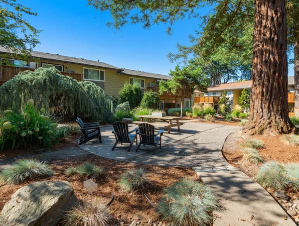 $1,545 / 2br - $500 SAVINGS NOW - Enjoy Local Fanno Creek Trail & Close to Downtown! (Beaverton)64039061539458123