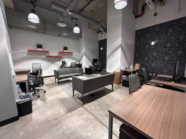 $296 💸💸SAVE YOUR NEW OFFICE AT HYDE PARK IS 50% OFF 💸💸 (HYDE PARK)63899123585026124