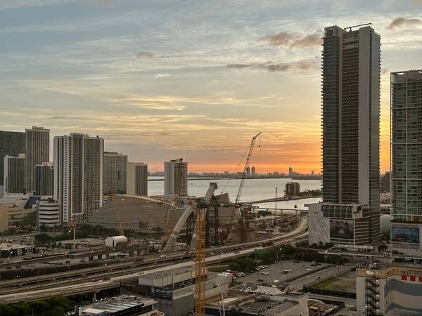$1,000 / 1br - 144ft2 - 🔥 ALL-INCLUSIVE DEAL – DOWNTOWN MIAMI ROOM RENTAL 🔥 (Miami)64002014123522121