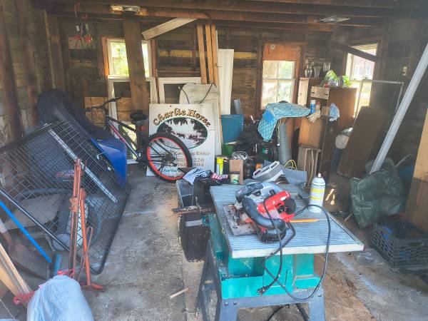 $180 Storage unit garage 20 by 24 (Springfield Vermont)63969737417730122