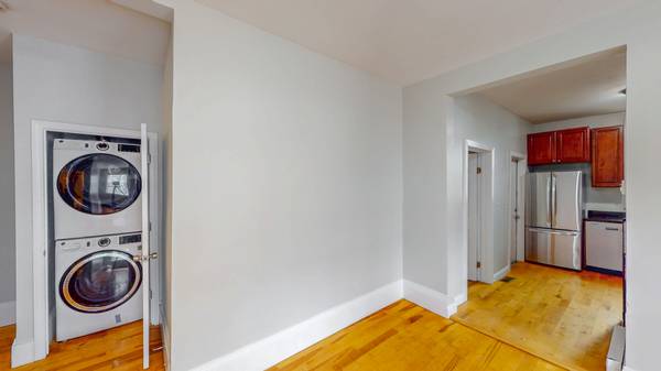 $4,700 / 4br - Stunning 4 bed 2 bath in Southie with laundy in unit!! (South Boston)63802096977027123