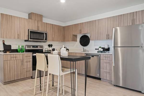 $1,400 / 1br - 753ft2 - Expansive  w/ Modern Touches-6 Weeks Rent FREE!63908746733827124