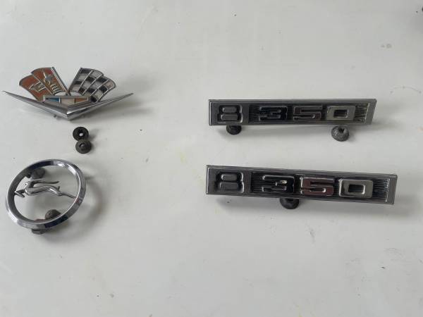 4 Chevy 350, flag, impala emblems 1