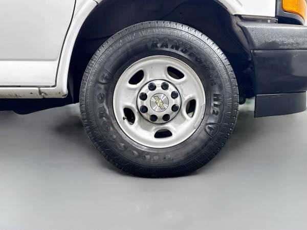 2020 Chevrolet Express - Photo 9