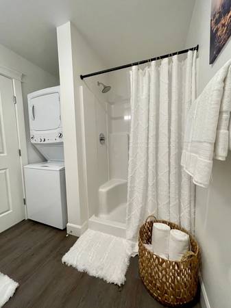 $3,055 / 1br - 549ft2 - 7th Floor Fully Furnished One Bedroom Apartment with Budd Bay Inlet! (Olympia)64031306601473121