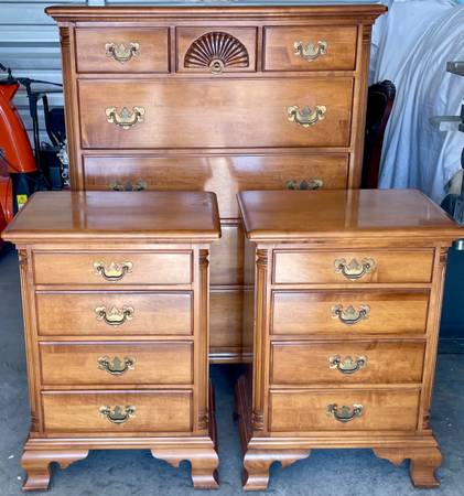 KLING Solid Maple 6-Piece Bedroom Set – Matching Twin Poster Beds 1