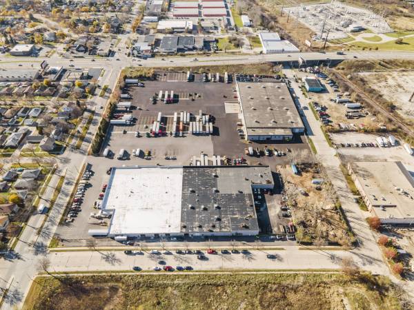 $310 Secure and Convenient Truck Parking Space w/ Plug-Ins Available Now! (Milwaukee)63348346851329122