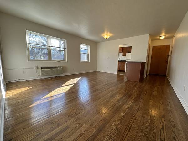 $1,095 / 2br - Amazing Two Bedroom in Oakmont! Off-Street Parking & Shared Laundry! (Oakmont/Plum/Verona/Plum Boro)63664526250883121