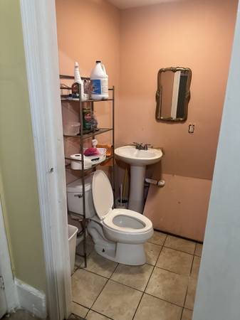 $900 1 Large Room for Rent located at Snell Street (BROCKTON, MA)63863244806017123