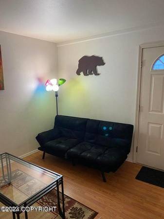 $1,400 / 2br - 900ft2 - Beautifully Furnished Apartment Near Downtown (1435 W 25th Ave #1)64014173318786122