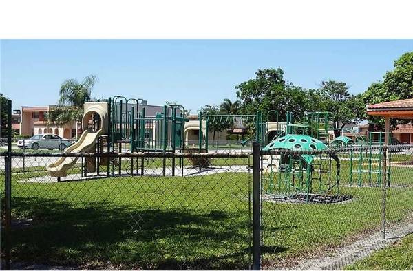 $2,375 / 2br - $2375 AWESOME 2B/2.5B IN VALENCIA VILLAGE (DAVIE)64002014372099123