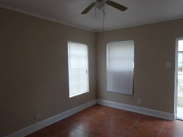 $650 / 1br - $650 - Studio Apartment near Downtown/Bay (Corpus Christi)64036541383810120