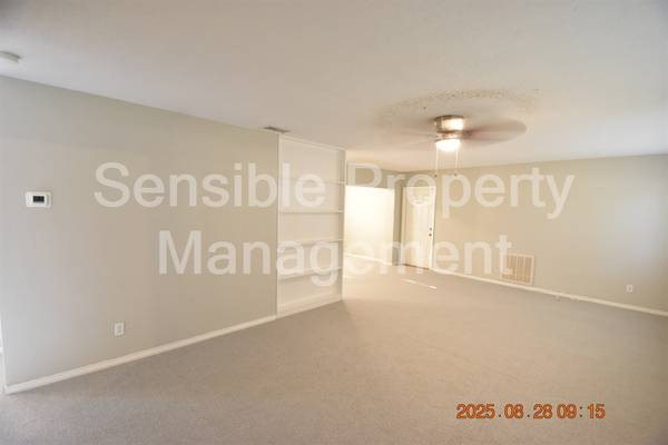 $1,995 / 2br - 925ft2 - 1167 41st St N ~ SFH w/attached garage, large corner lot. (St Pete)63991084933891123