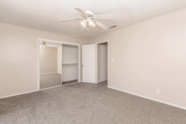 $1,550 / 1br - 700ft2 - AVAILABLE NOW! SINGLE LEVEL 1 BED 1 BATH, TOUR TODAY! ($0 APPLICATION FEES, $100 DEPOSIT DUE WITH APPLICATION!)63798508939649122
