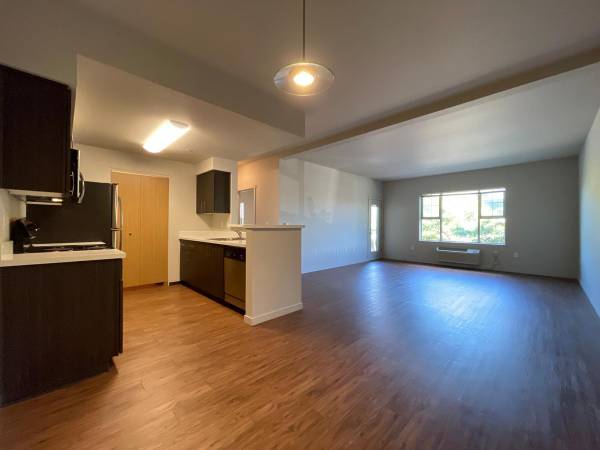 $2,265 / 3br - 1271ft2 - Water filling station, Resort-style pool with Wi-Fi (West Eugene)63373544337283123