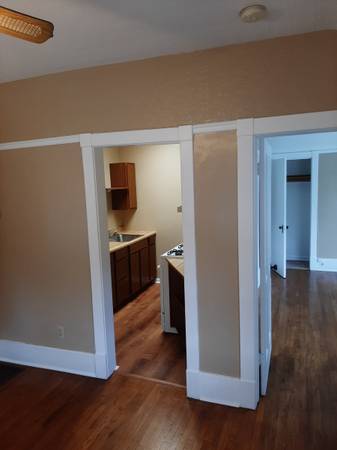 $1,150 / 1br - 750ft2 - One Block from Colorado College All Utilities Included (Downtown Colorado Springs)63687136613377123