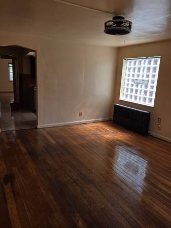 Spacious One Bedtoom 1