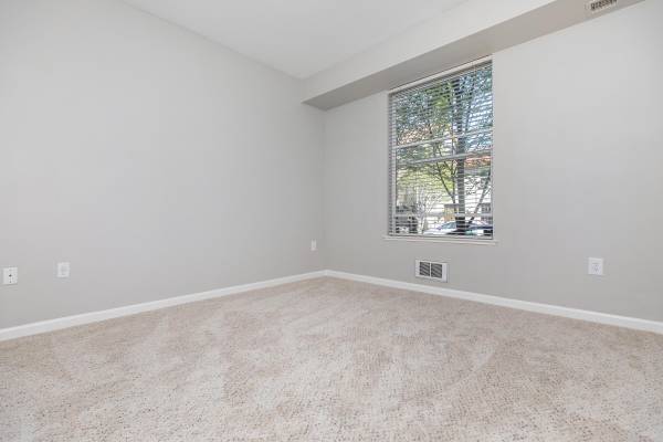 $2,670 / 2br - 962ft2 - Lavadora y Secadora en Casa, Ático, Persianas Verticales (albany / el cerrito)63695766820737120