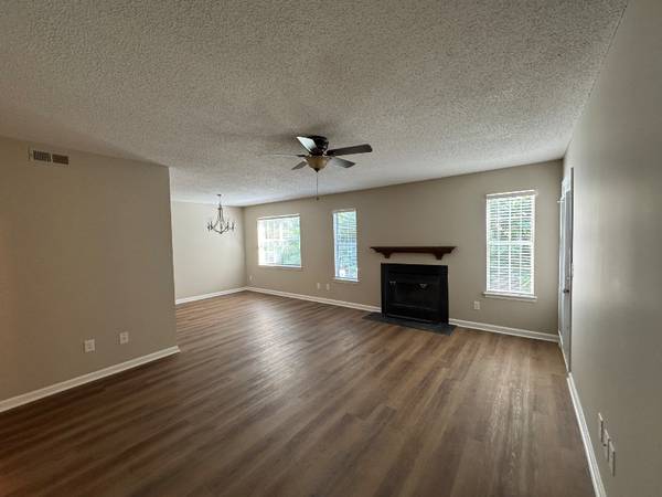 $1375.00 / 2br - 1150ft2 - Modern 2BR/2BA Condo in Prime Location! Designer Finishes, Private Pat64027441135746120