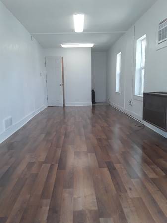 $795 / 270ft2 - Oficina Pequeña o Espacio de Servicio en S Broadway (Englewood)64150942580353120