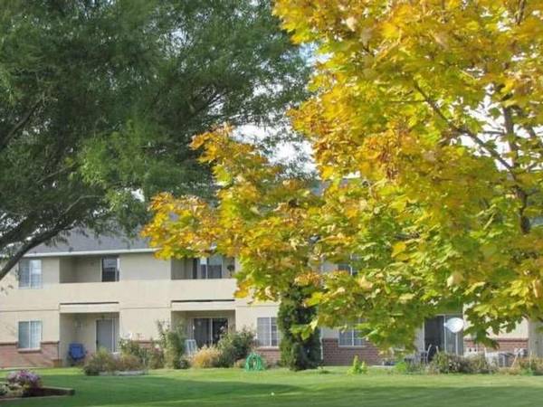 Laundry Room, Stackable Washer and Dryer Connections 1