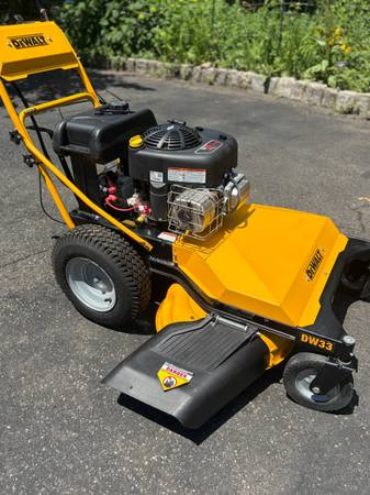 Dewalt 33” Walk Behind Lawn Mower 1