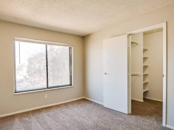 $1,599 / 2br - 960ft2 - Air Conditioner, Fireplaces, BBQ/Picnic Area (953 S Troy St , Aurora, CO)63849166841219121