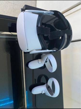 Oculus vr headset with controllers 1