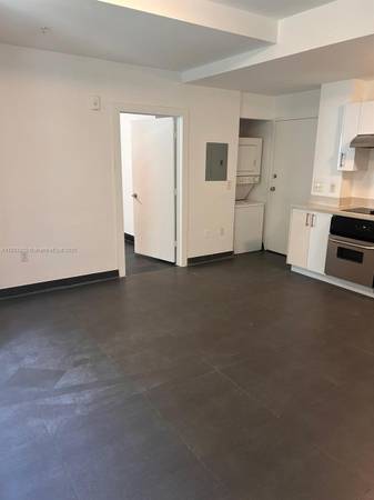 $2,700 / 2br - 649ft2 - 2/2 with Modern Conveniences right off Lincoln Road! (The Evelyn- South Beach)64001847283458121