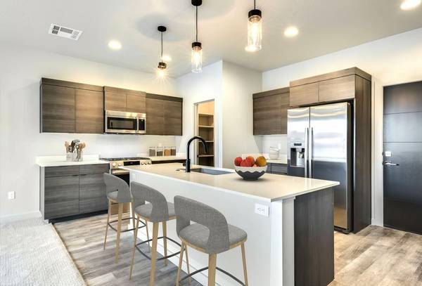 $2,370 / 3br - 1605ft2 - Ample storage, Expansive windows, In-unit washer/dryer (Eagle)63981530688258124