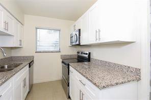 $2,420 / 3br - NICE LOOKING  3/2  SINGLE (HOLLYWOOD)64051006235651124