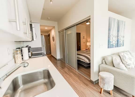 $1,799 / 1br - 536ft2 - Translation Service Available, Granite Countertops, 1/bd 1/ba (400 S Jackson Street, Seattle, WA)63910194692098121