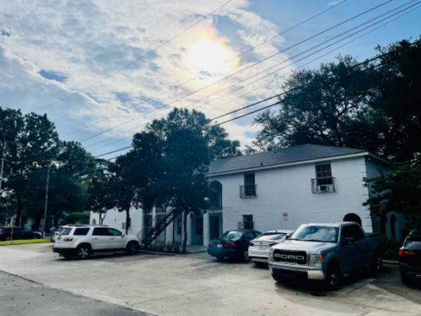 $1150.00 / 2br - 1000ft2 - Skip to school...Huge bedrooms-courtyard-LOCATION!63857516100225121