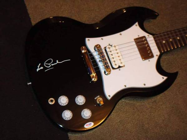 Gibson SG owned by Les Paul. THE HOLY GRAIL How many SG's did he use? 1